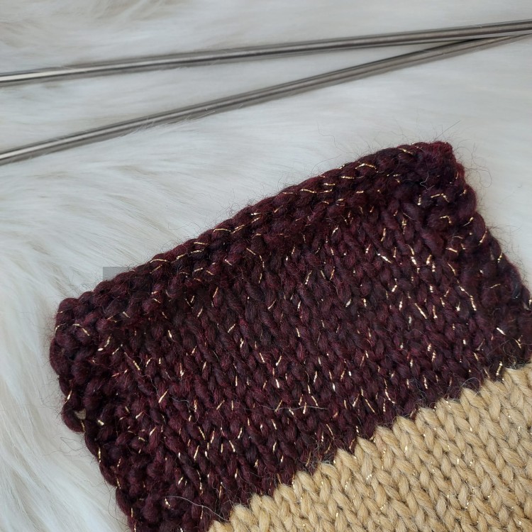 Zwojki Bulky Shine/burgund/~150m
Próbka wykonana na drutach nr 6mm