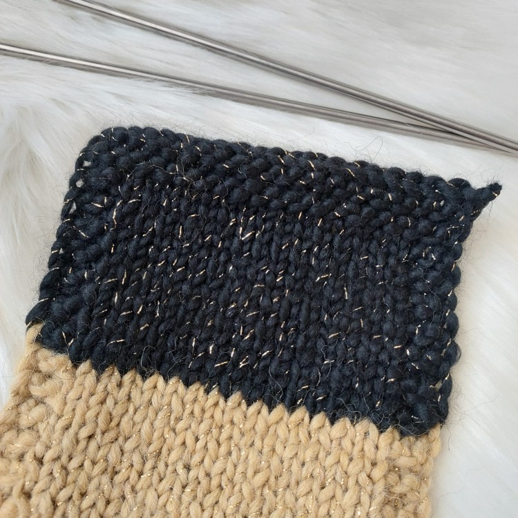 Zwojki Bulky Shine/czarny/~150m
Próbka wykonana na drutach nr 6mm