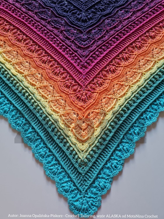 Autor: Joanna Opalińska-Piskorz - CrocheT Tailoring, wzór ALASKA od MotaNina Crochet
Pełne przejścia kolorów